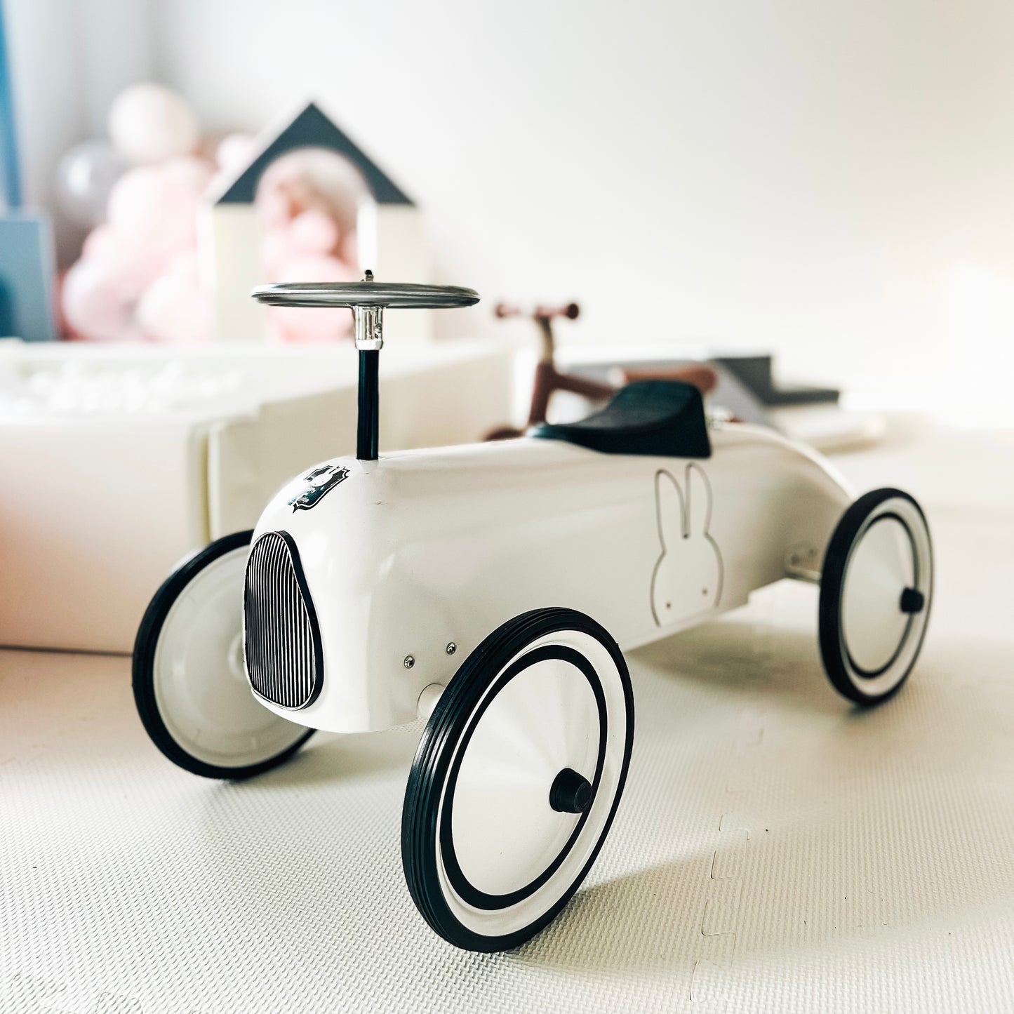Stumjamais Vintage auto, balts - noma