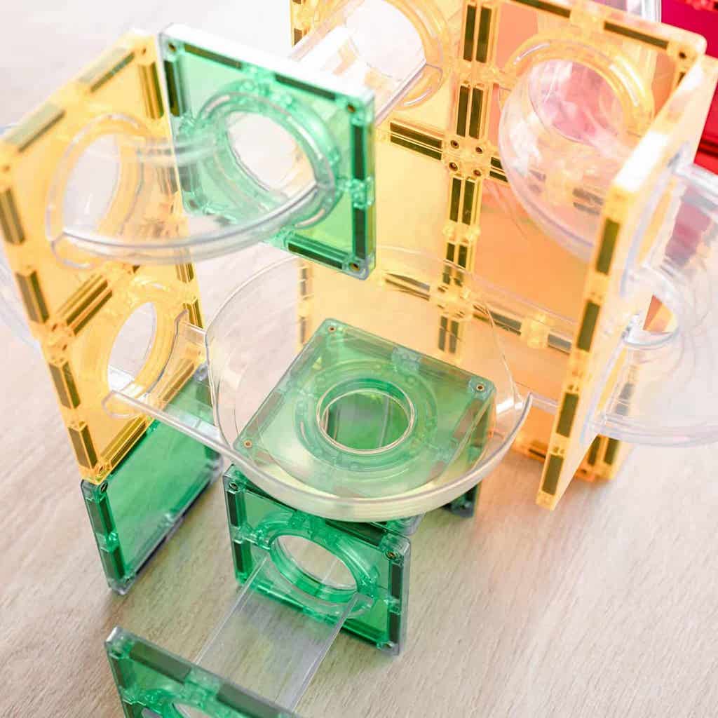 Magnētiskie klucīši flīzes, konstruktors - Rainbow Ball Run, 66 gab, Connetix Magnetic Tiles