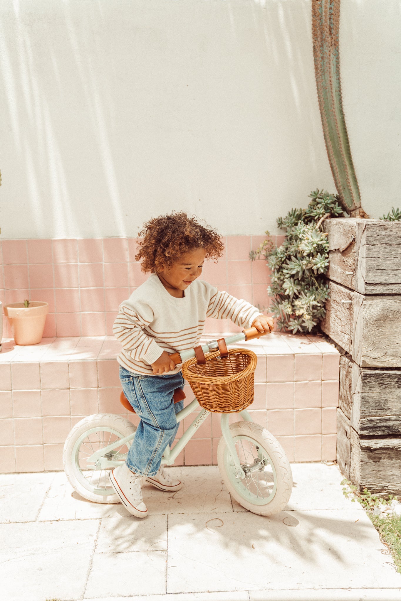 Bērnu skrejritenis ar grozu, Balance Bike First Go, Pale Mint, Banwood, BW-F1G-PMINT-FG