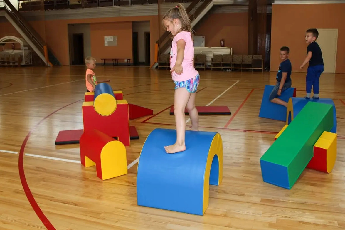 Šķērsļu trase - Mīkstie kluči Fun Run Soft Play Set, IGLU - krāsains - inventārs bērnu dārza vai skolas sporta nodarbībās
