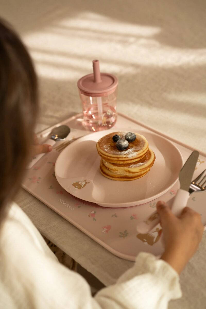 bērnu galda piederumi