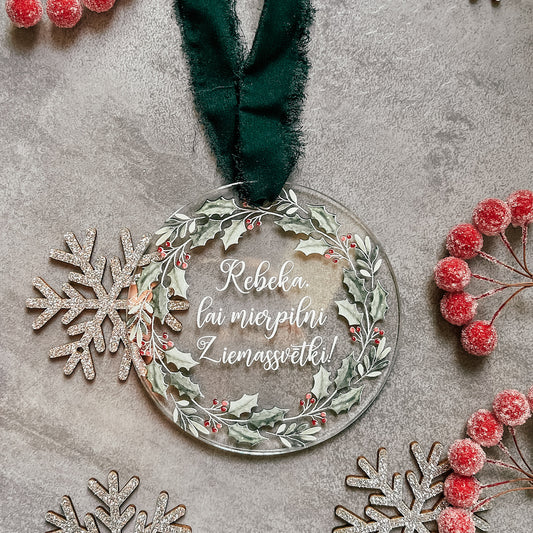 Personalizēts eglītes rotājums ar Vārdiņu + Lai mierpilni Ziemassvētki