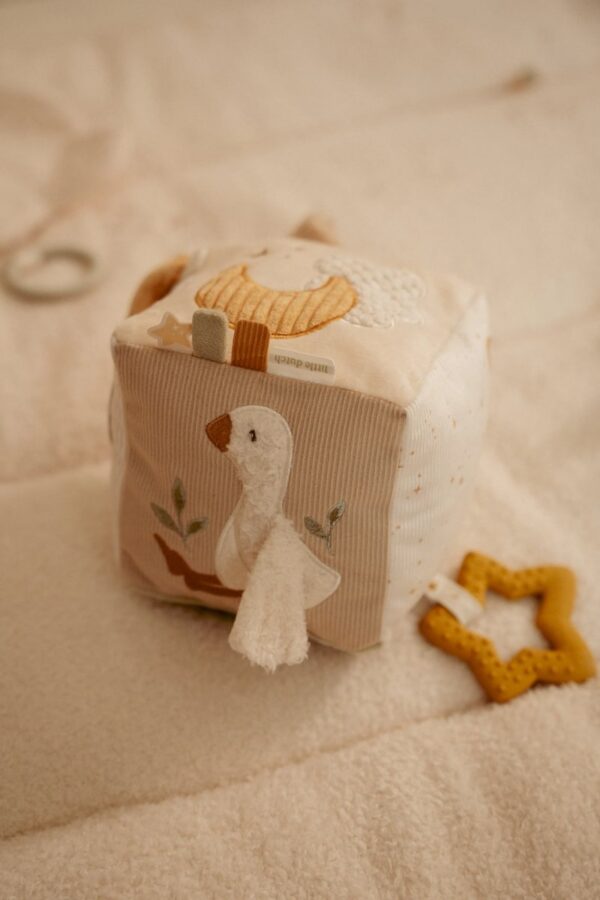 Mīkstais aktivitāšu kubs Newborn Naturals, Soft Activity Cube, Little Dutch
