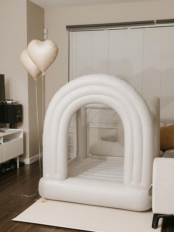 Bouncy Castle Baltā MINĪ pils 1.2m - piepūšamās atrakcijas noma Liepājā