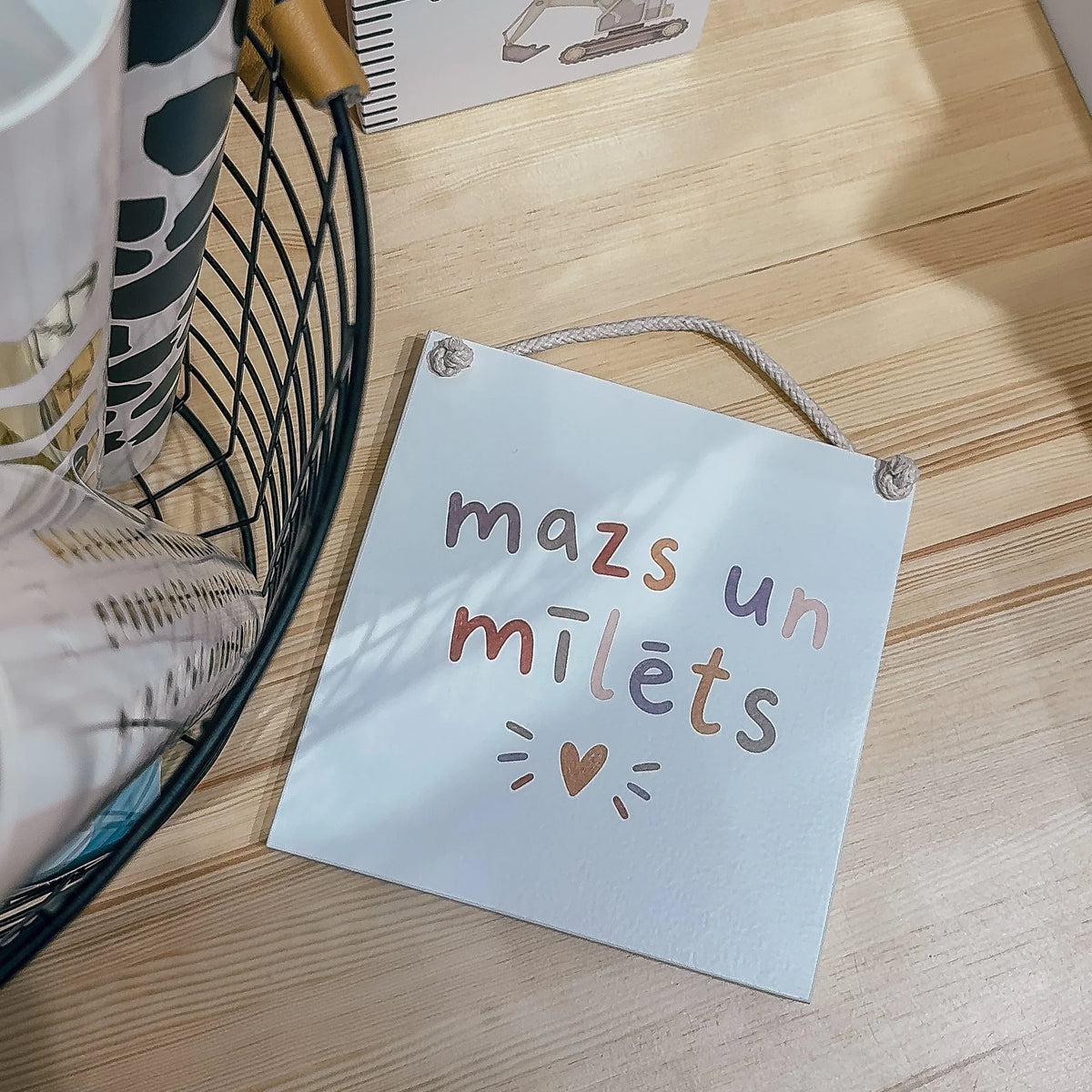 Bērnistabas koka dekors "Mazs un mīlēts"