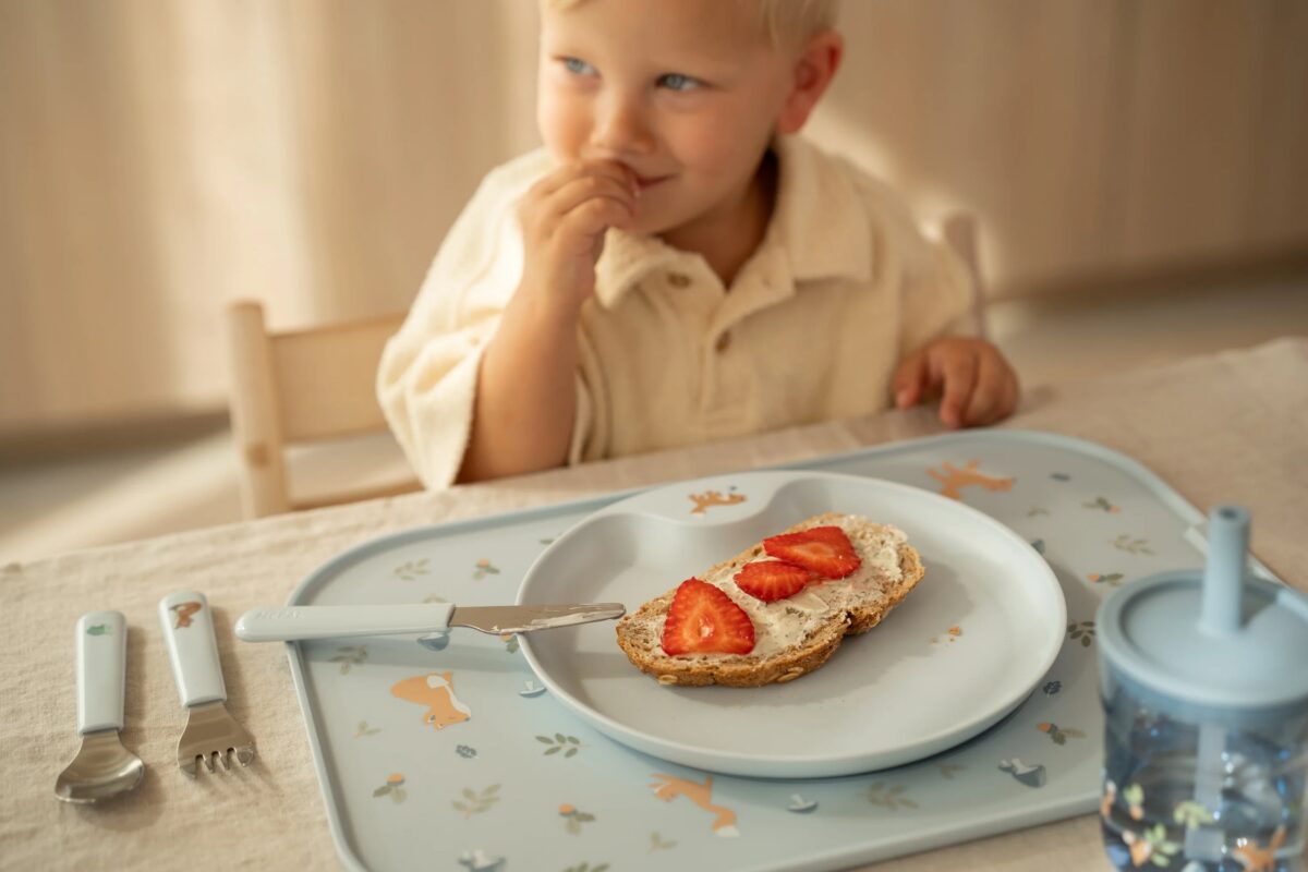 bērnu galda piederumi