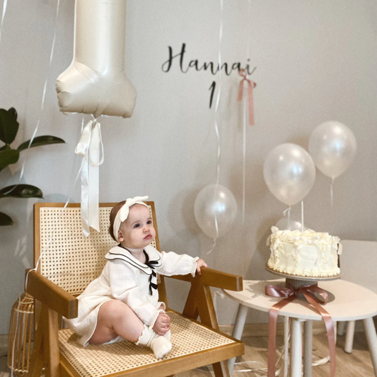 Liela dzimšanas dienas sienas uzlīme ar bērna vārdu un ciparu, Veco Dēļu Dekors