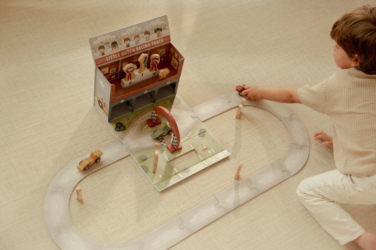 Rotaļu čemodāns ar auto sacīkšu trasi, Play Case with Racetrack, Little Dutch, ld2524