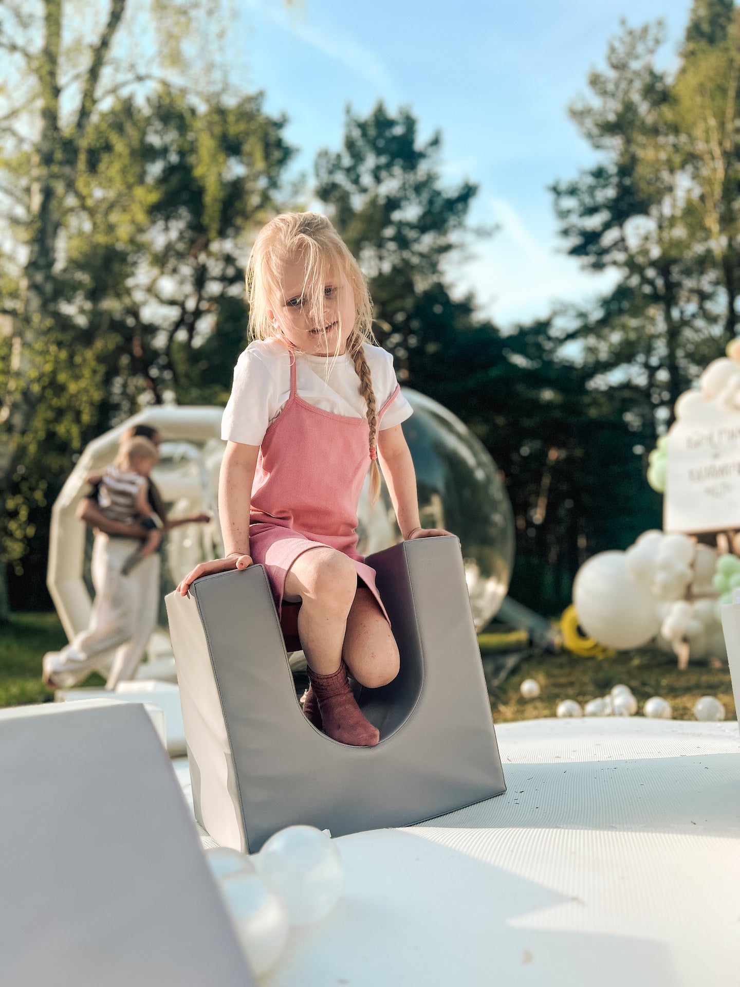 Iglu kluči, Noma Liepājā, Dienvidkurzemē, Kurzemē - baltas atrakcijas, bērnu rotaļu stūrītis