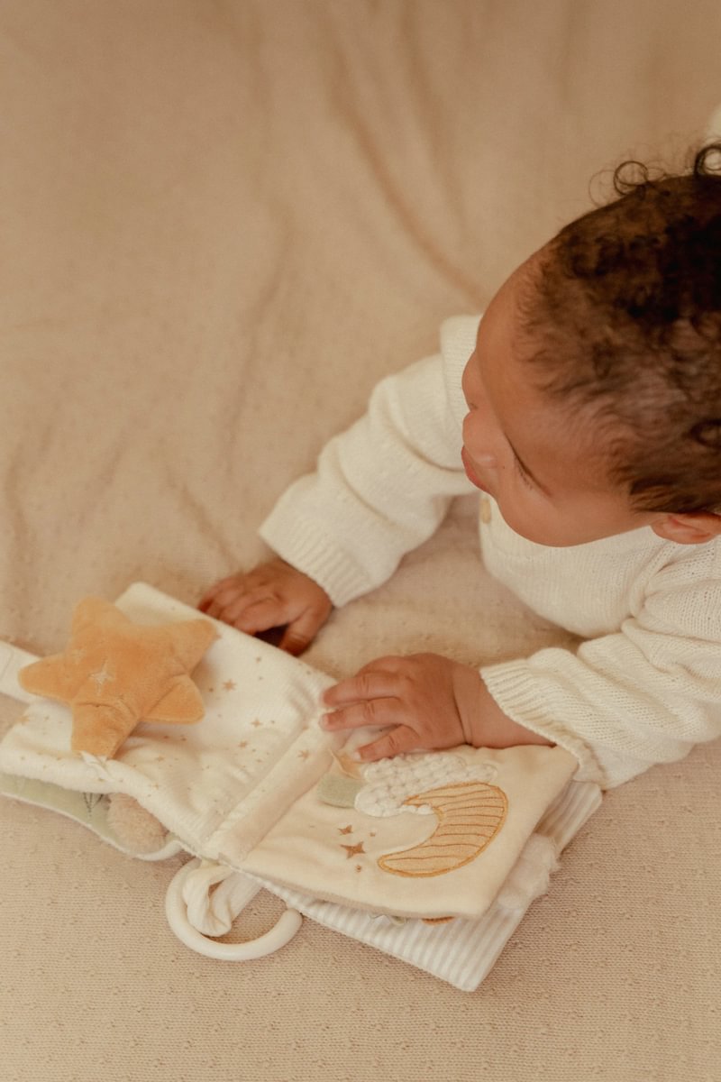 Mīkstā grāmata Newborn Naturals, Soft activity Booklet, Little Dutch