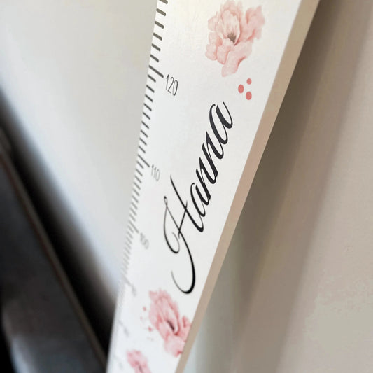 Ziedi - Personalizēts koka auguma metramērs - krāsains, veco dēļu dekors