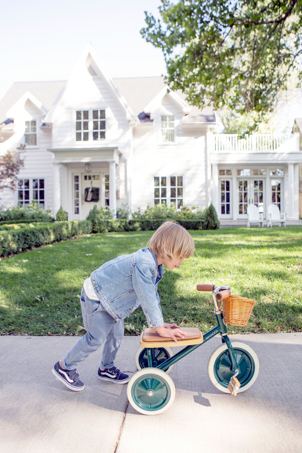Banwood Green Tike trīsritenis ar pītu groziņu, zaļš