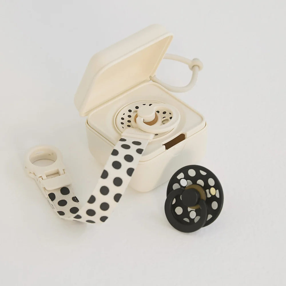 Knupīša turētājs Pacifier Clip Loop - Polka Dot Ivory & Black, BIBS, 5713795276738