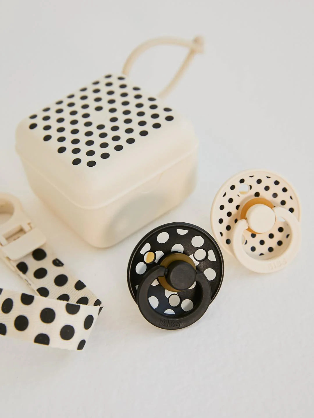 Knupīšu kaste Pacifier Box - Polka Dot Ivory & Black, BIBS