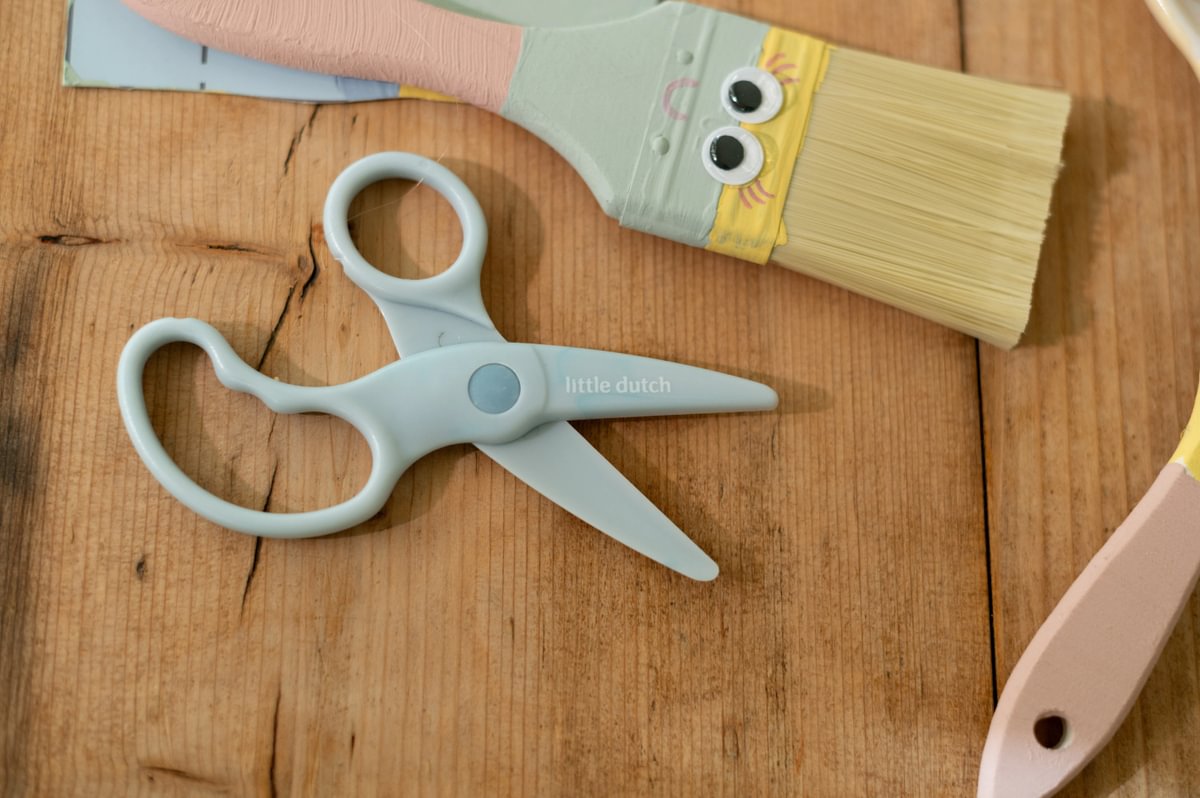 Rokdarbu grāmata ar šķērēm Book with Scissor Jim & Friends Cars, Little Dutch, LD126831