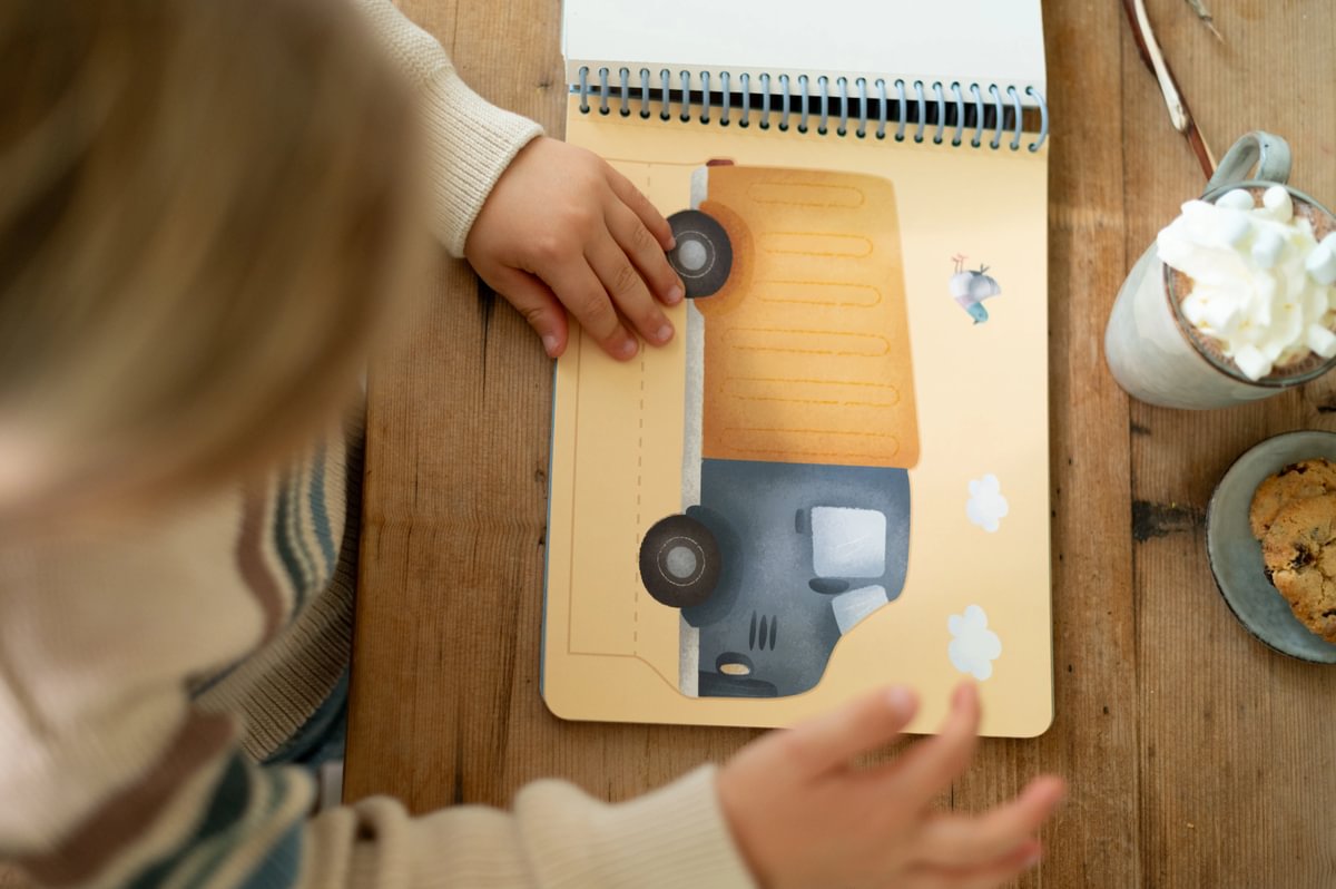 Rokdarbu grāmata ar šķērēm Book with Scissor Jim & Friends Cars, Little Dutch, LD126831