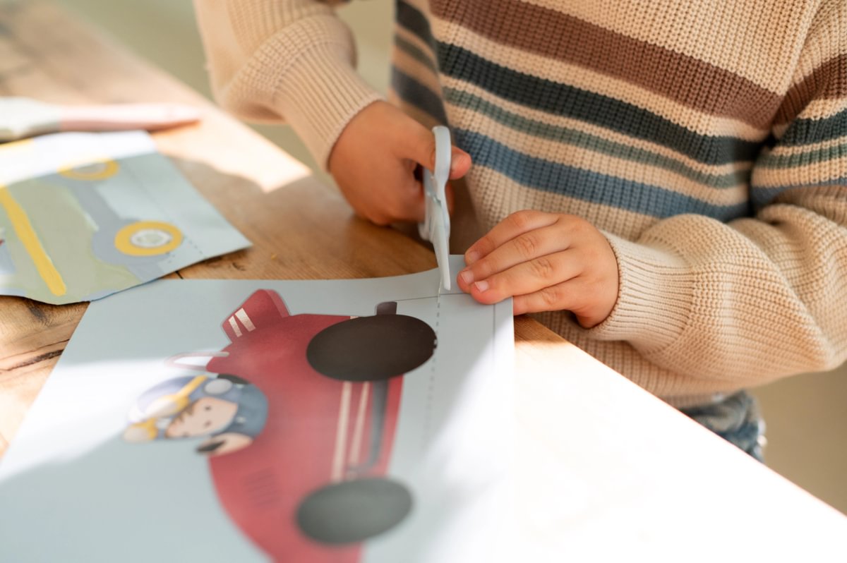 Rokdarbu grāmata ar šķērēm Book with Scissor Jim & Friends Cars, Little Dutch, LD126831