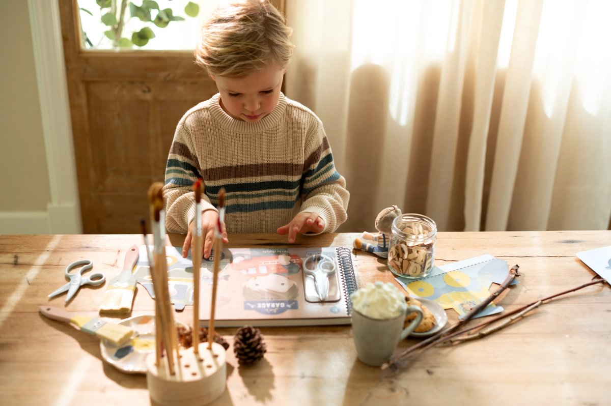 Rokdarbu grāmata ar šķērēm Book with Scissor Jim & Friends Cars, Little Dutch, LD126831