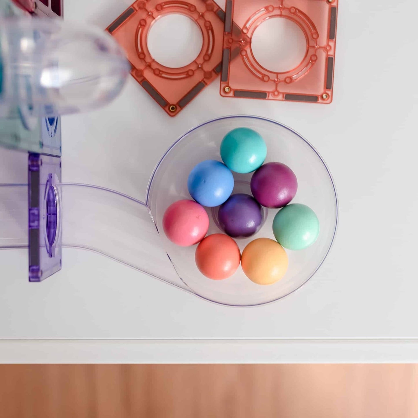 Magnetinis konstruktorius – kamuoliukų bėgimo trasa, „Ball Run Pastel“ išplėtimo rinkinys, 106 dalys, „Connetix“