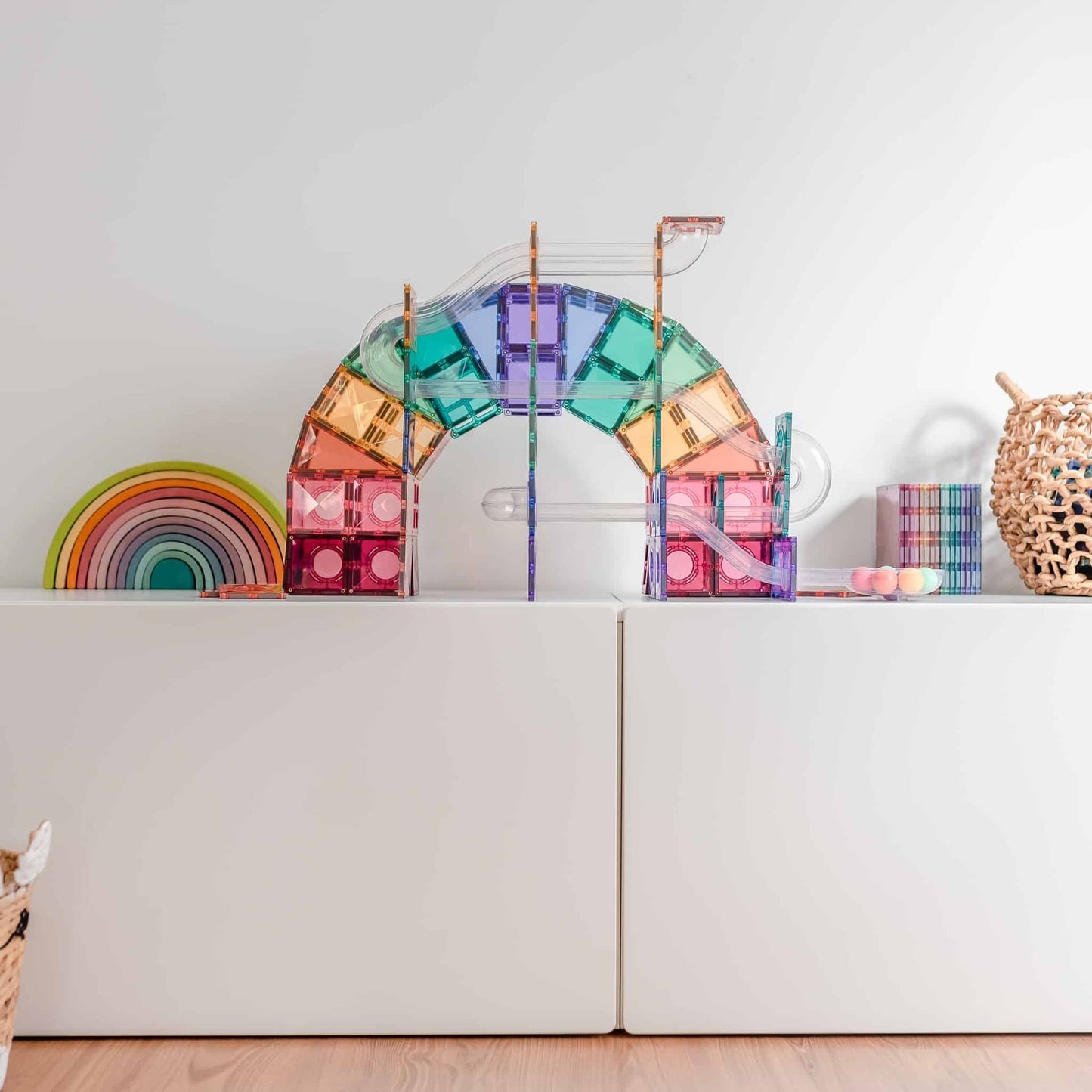 Magnetinis konstruktorius – kamuoliukų bėgimo trasa, „Ball Run Pastel“ išplėtimo rinkinys, 106 dalys, „Connetix“