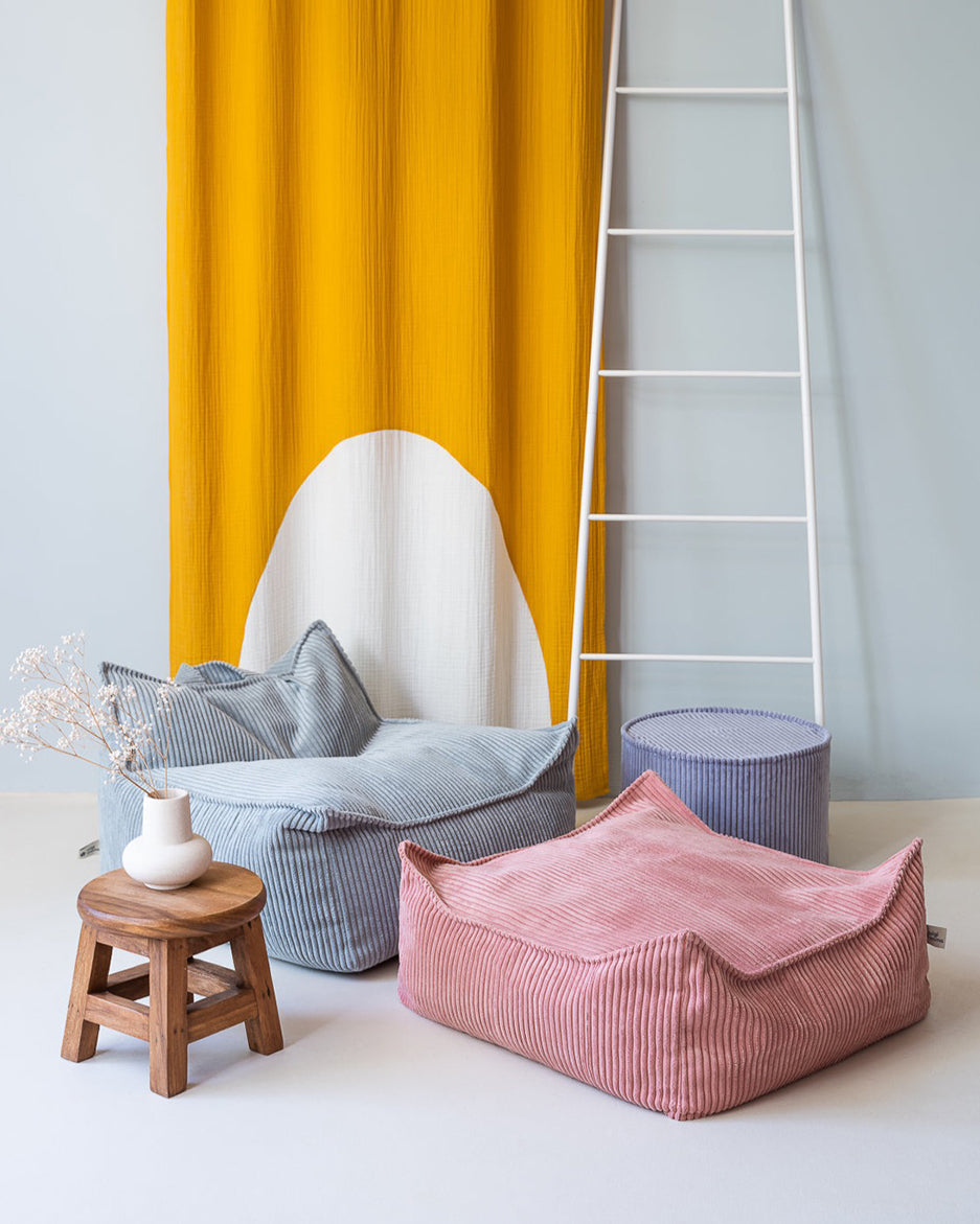 Otomāns Pink Mousse Square Ottoman, Wigiwama