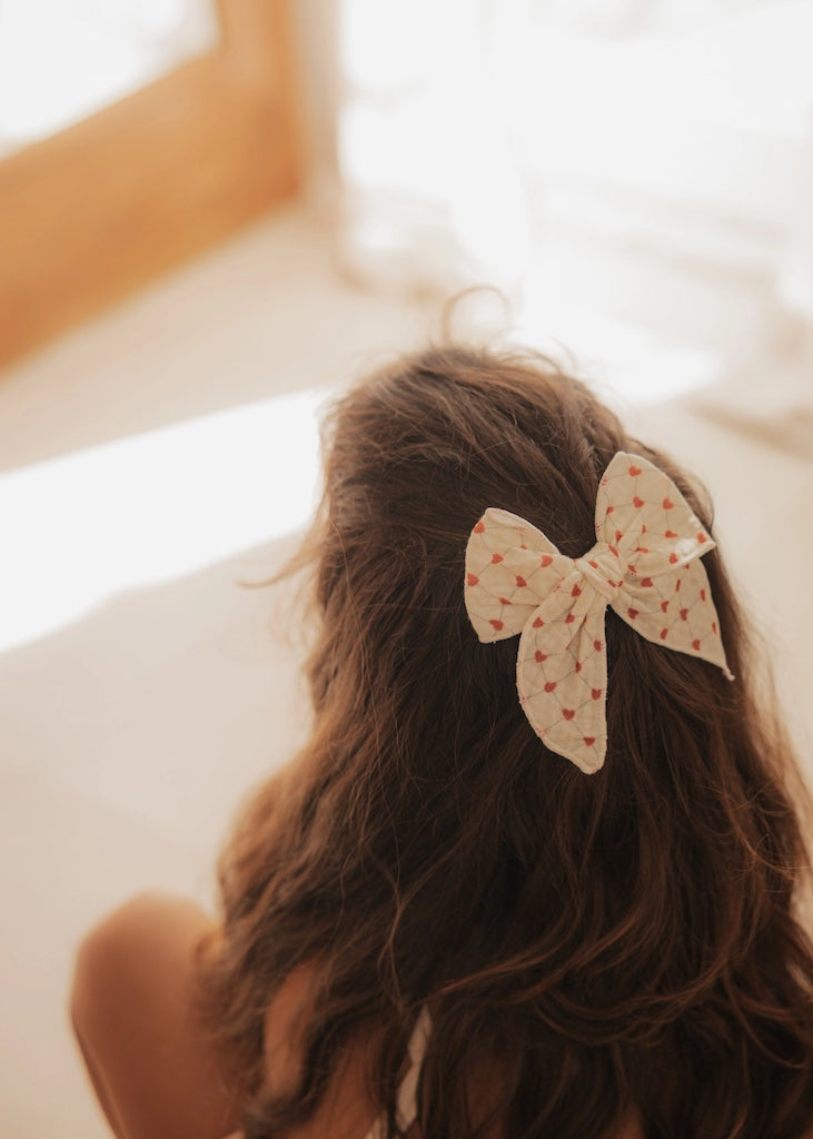 Matu Bante Lovely Roots, Fable Bow Clip, Mrs.Ertha