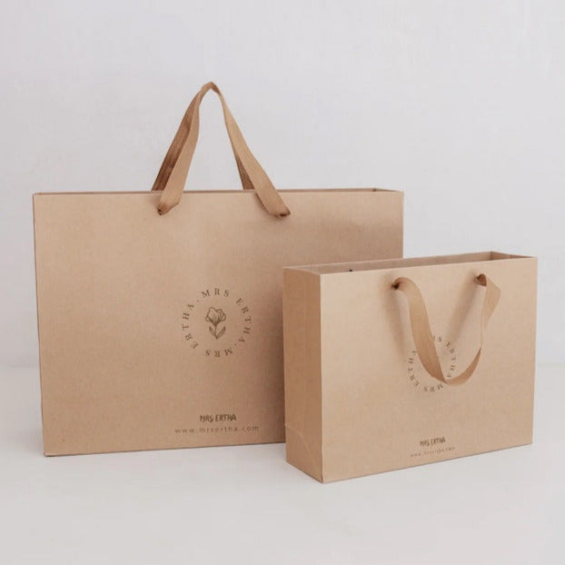 Mrs.Ertha dāvanu maisiņš S, Gift Bag Small, 27x21x8 cm
