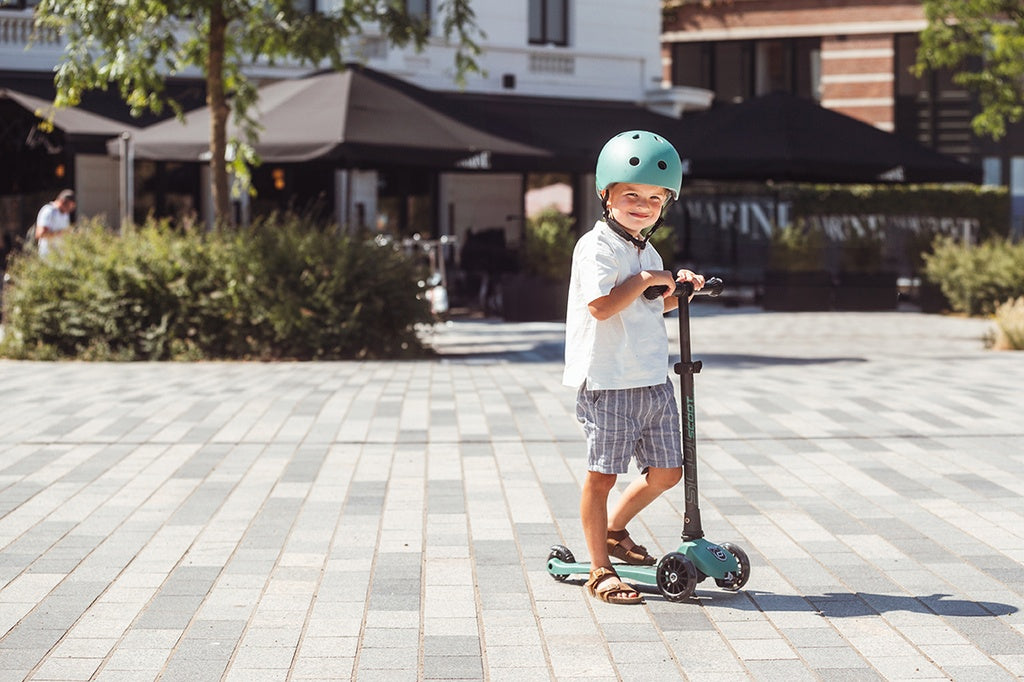 Bērnu skrejritenis zaļš, Highwaykick 3 LED, Forest, Scoot and Ride