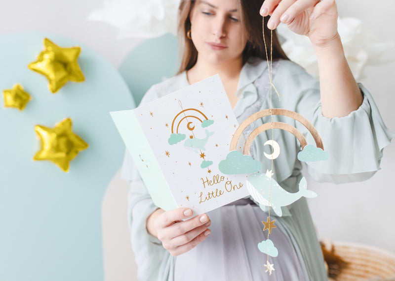Apsveikuma kartīte Hello Little One ar pievienotu dekoru