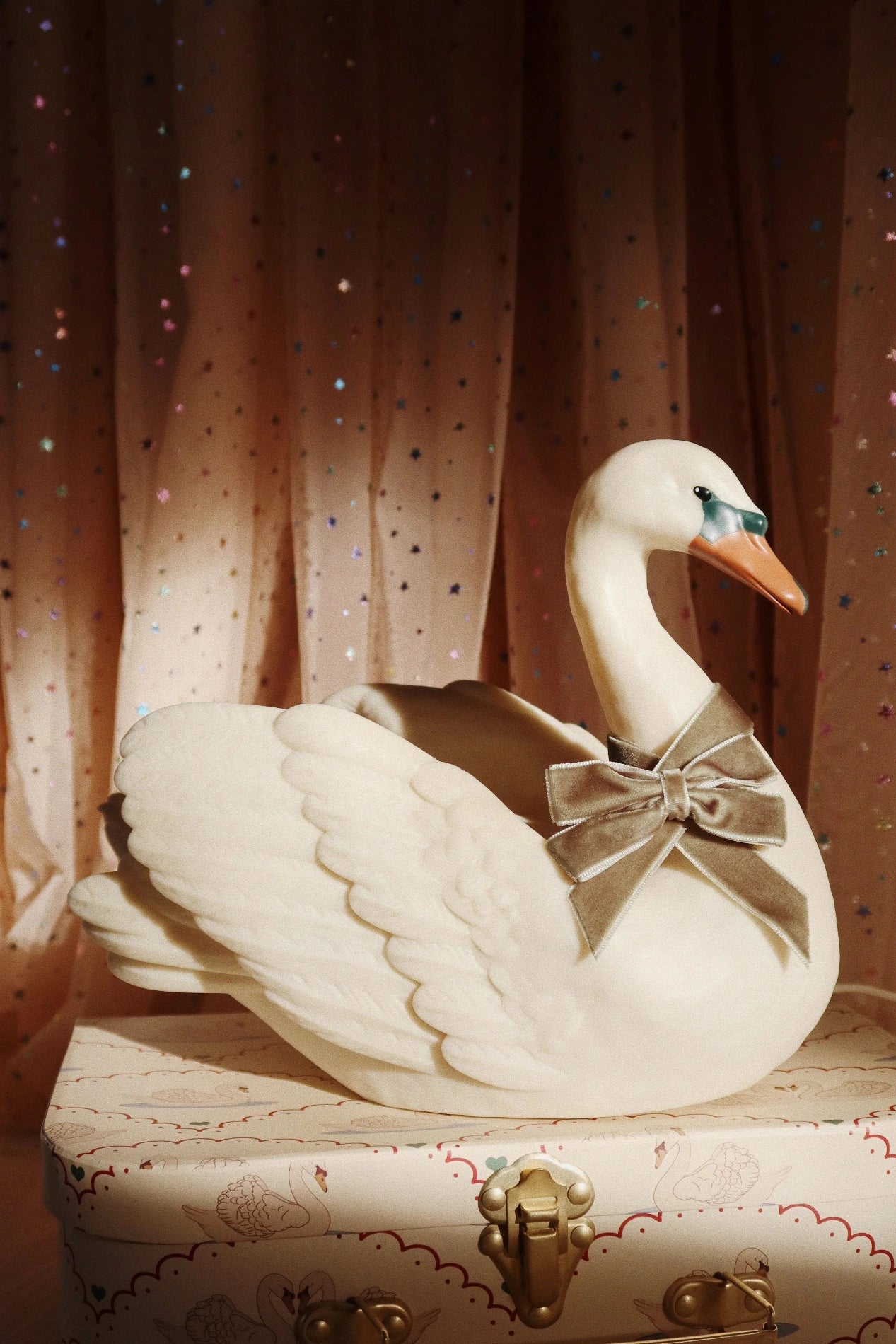 Gulbja naktslampiņa Swan Lamp, Konges Slojd, KS6541-BEIGE