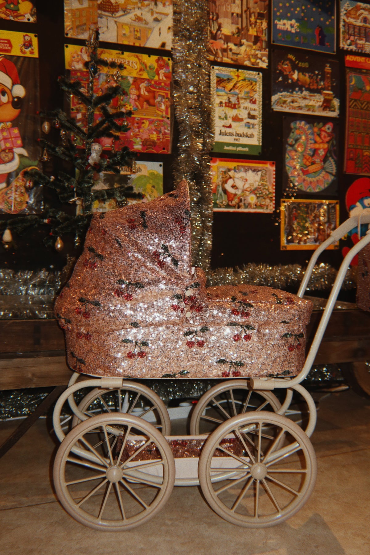 Leļļu rati, Sparkly Minnie Doll Pram, Cherry Sequin, Konges Slojd, KS106606