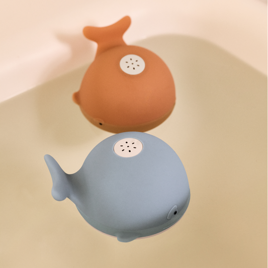 Vannas rotaļlieta – ūdens smidzinātājs Valis, Galen Bath Sprinkler Whale, Pale Tuscany, Liewood, LW21109_9470