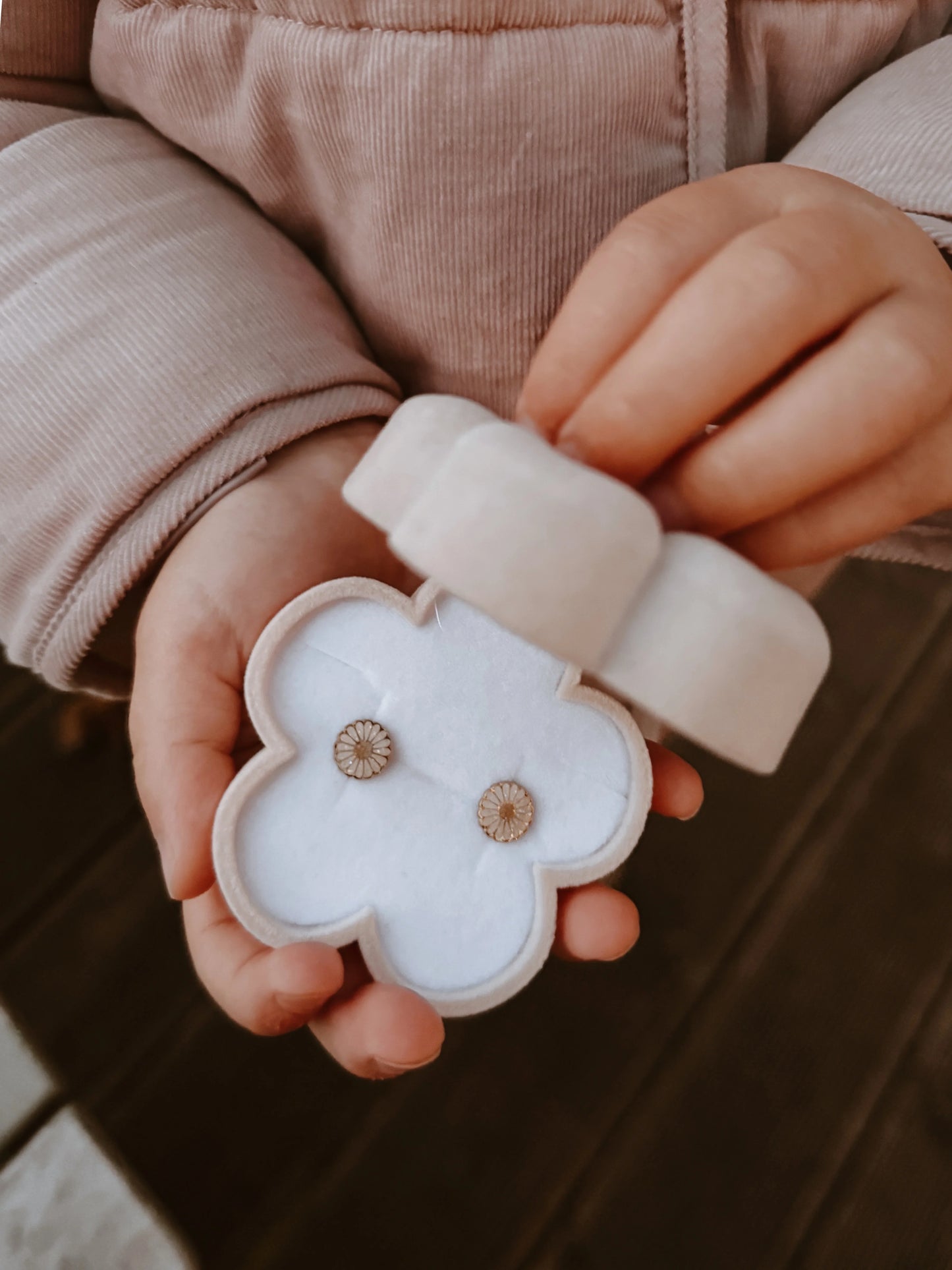 Bērnu auskari Margrietiņas, Little Daisy Studs Earings, Mrs.Ertha, ER1424