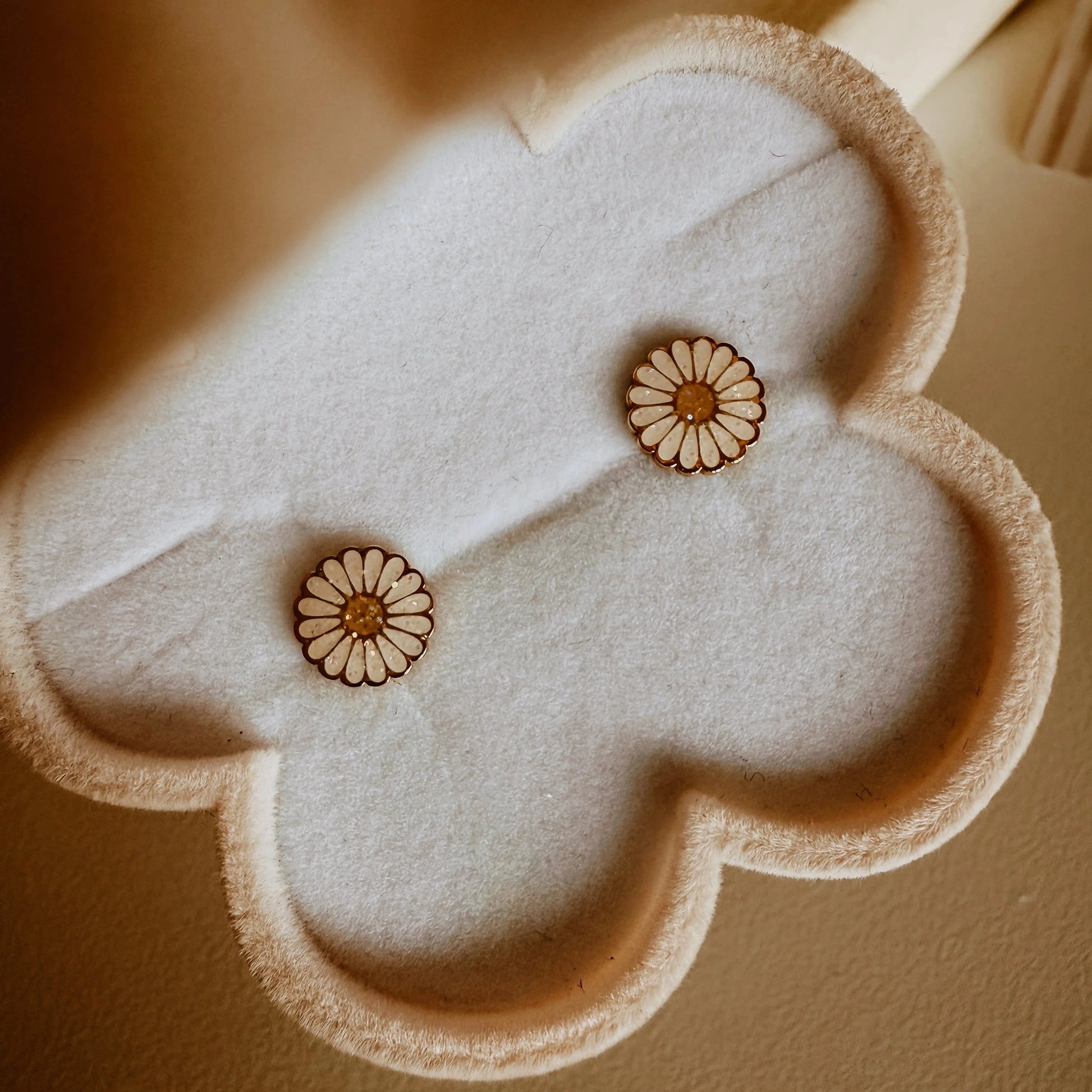 Bērnu auskari Margrietiņas, Little Daisy Studs Earings, Mrs.Ertha, ER1424