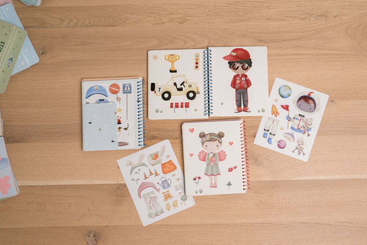 Uzlīmju aktivitāšu grāmata Rosa & Friends, Dress me up book, Little Dutch, LD125414