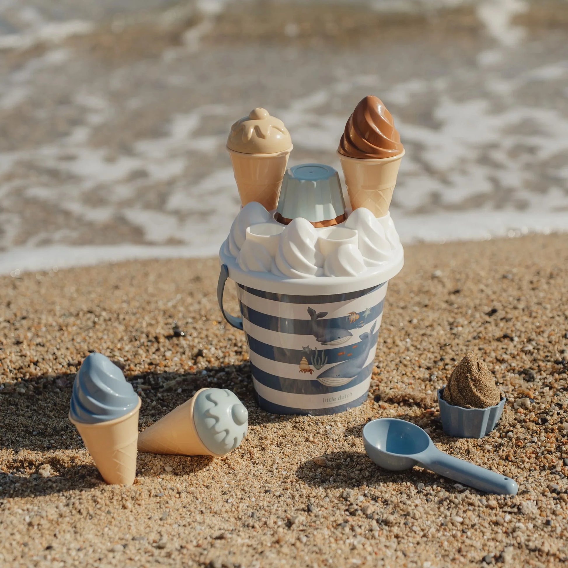 Pludmales rotaļlietas Saldējums, Ice Cream Beach Toys Ocean World Blue, Little Dutch, LD2016376