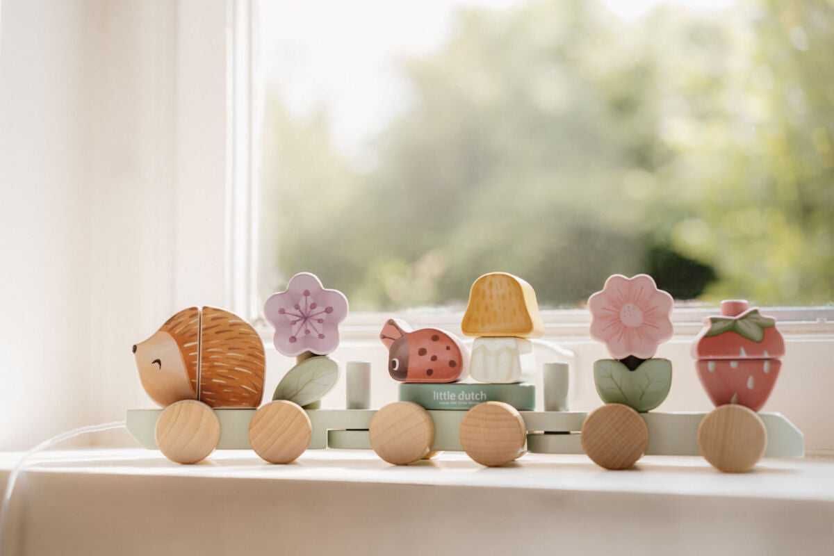 Koka vilciens ezītis, Hedgehog Fairy Garden Stacking Train, Little Dutch, LD735