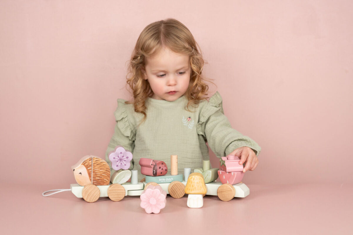 Koka vilciens ezītis, Hedgehog Fairy Garden Stacking Train, Little Dutch, LD735