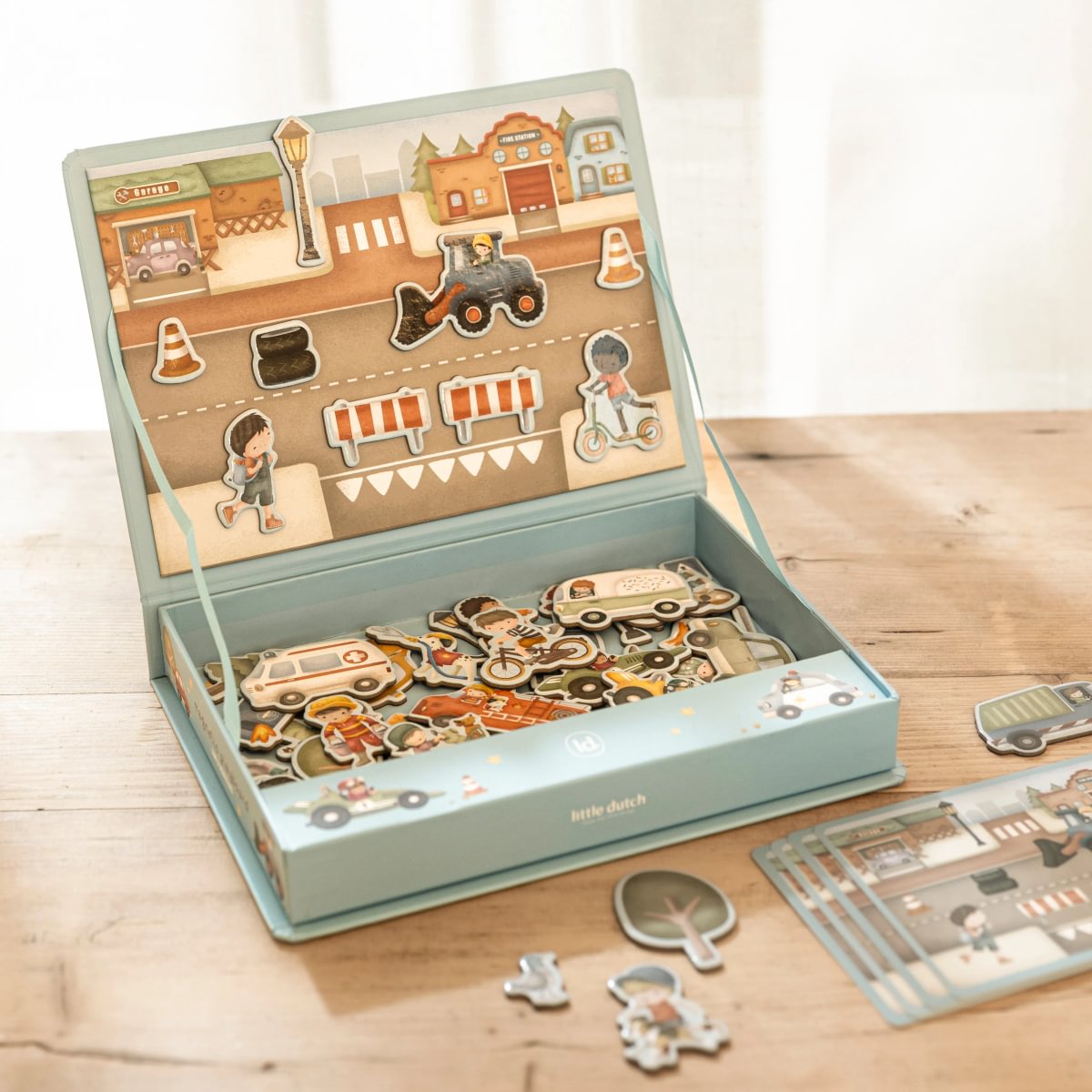 Magnētiskā spēle Jim & Vehicles, Magnetic Playboard, Little Dutch, LD4786