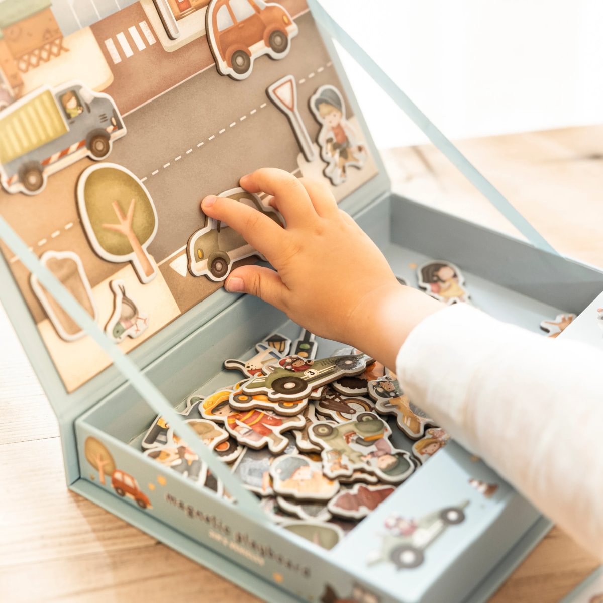Magnētiskā spēle Jim & Vehicles, Magnetic Playboard, Little Dutch, LD4786