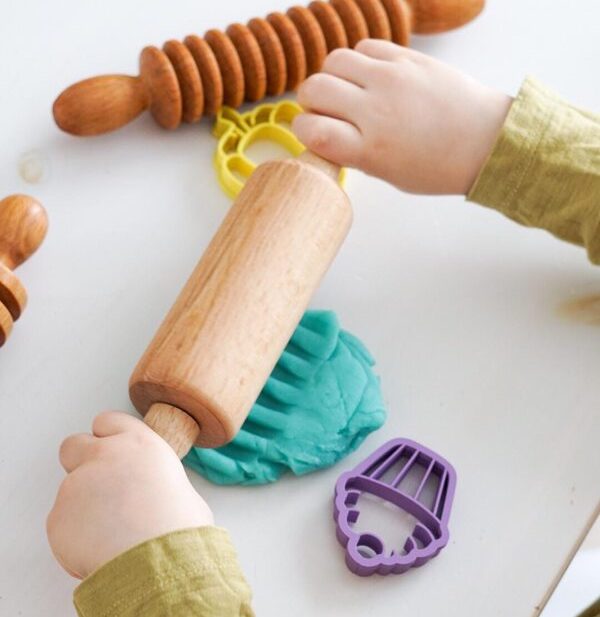 Rotating wooden roller for plasticine, MÍCI