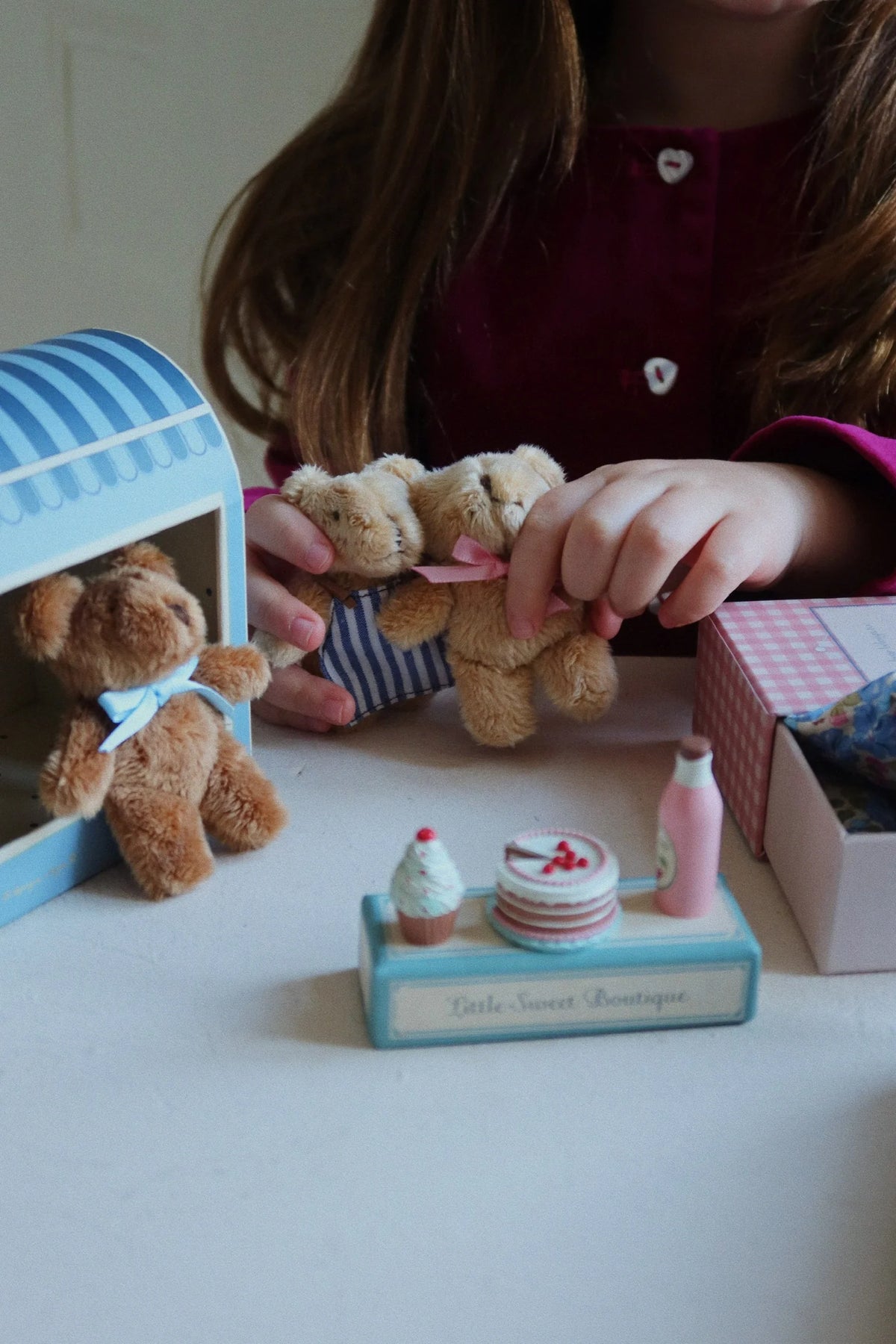 Mini lācītis kastītē, Tiny Teddy Milo, 9 cm, Konges Slojd, KS104069-BROWN