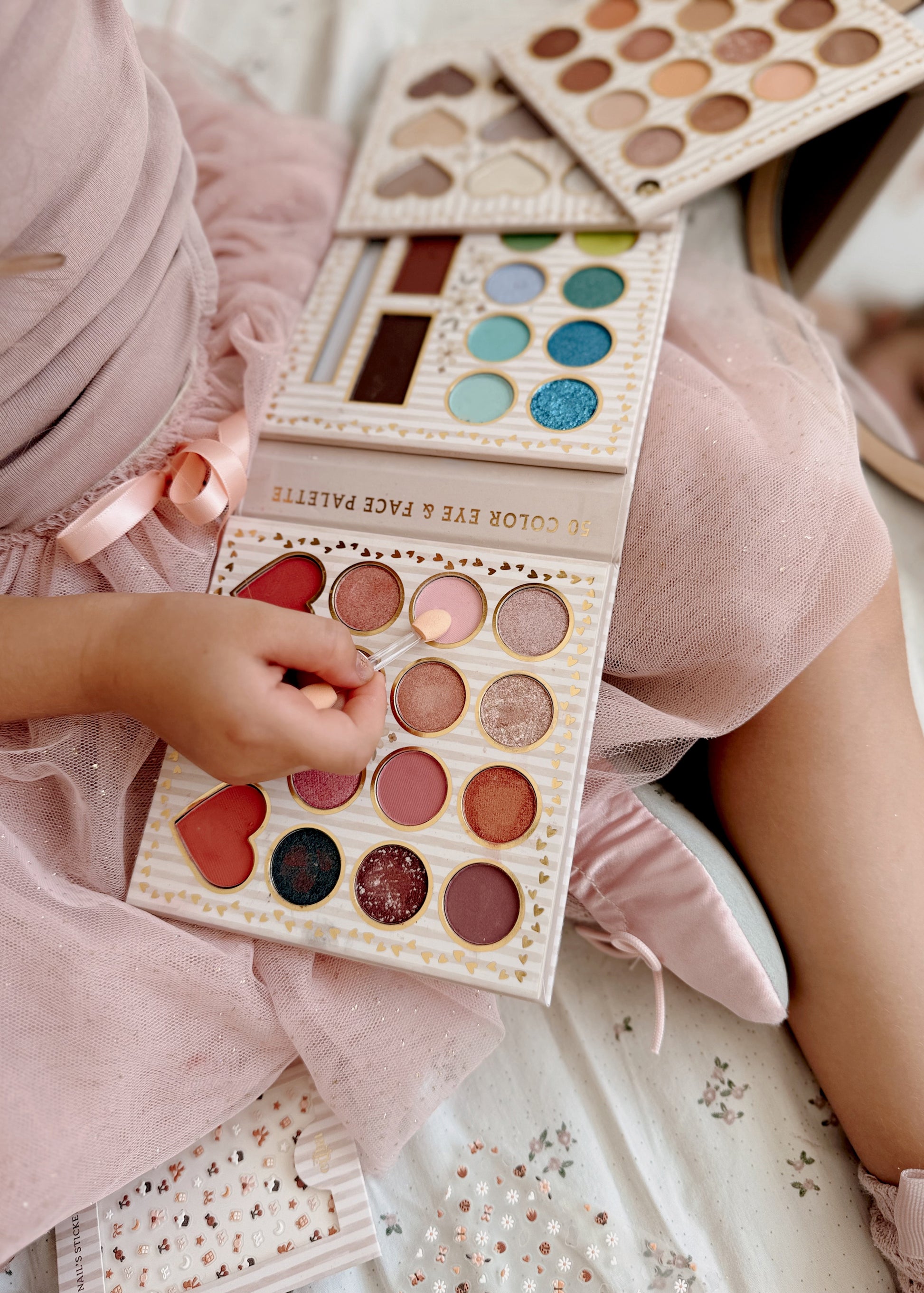 Mon Chérie - Kosmētikas komplekts My First Make Up, Mrs.Ertha, ER1408