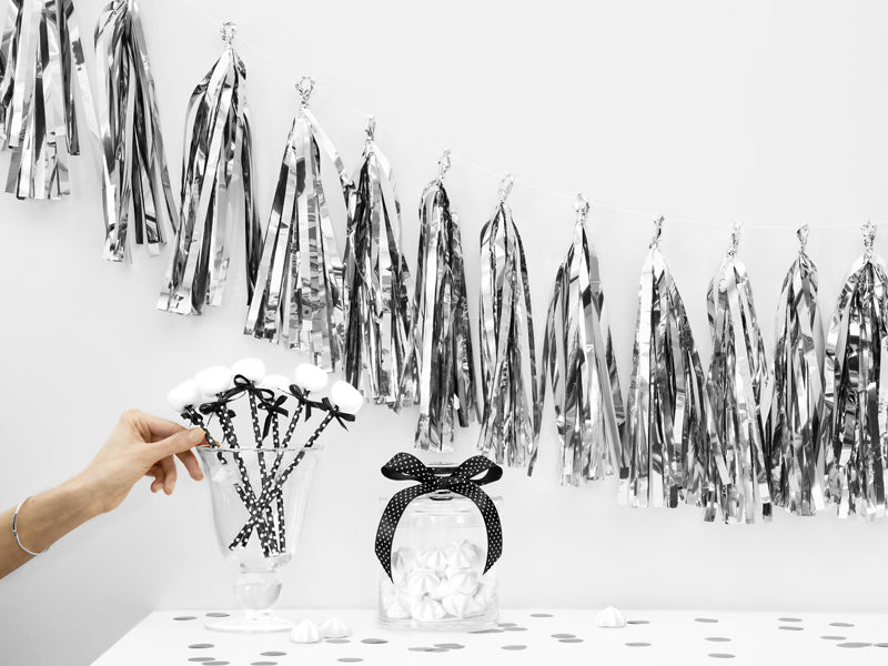 Svētku virtene ar pušķiem - Party Deco Tassel Garland, silver. TG1-018M

