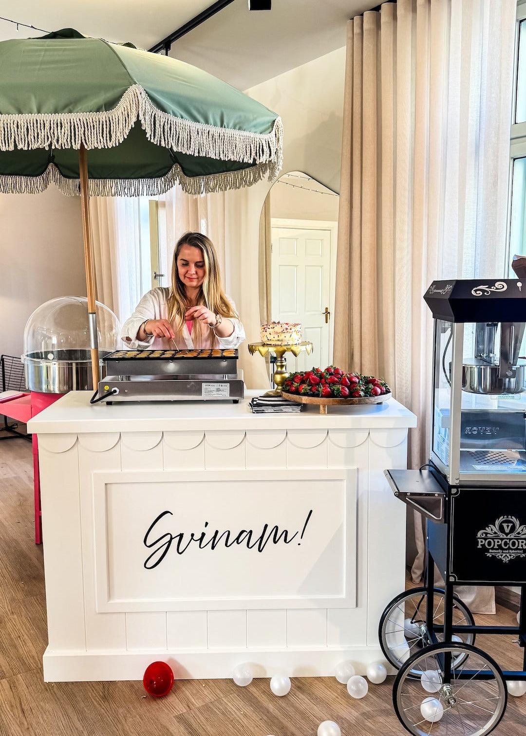 Salokāms saldumu bārs / galds Snack Bar ar saulessargu ar bārkstim - NOMA Liepājā