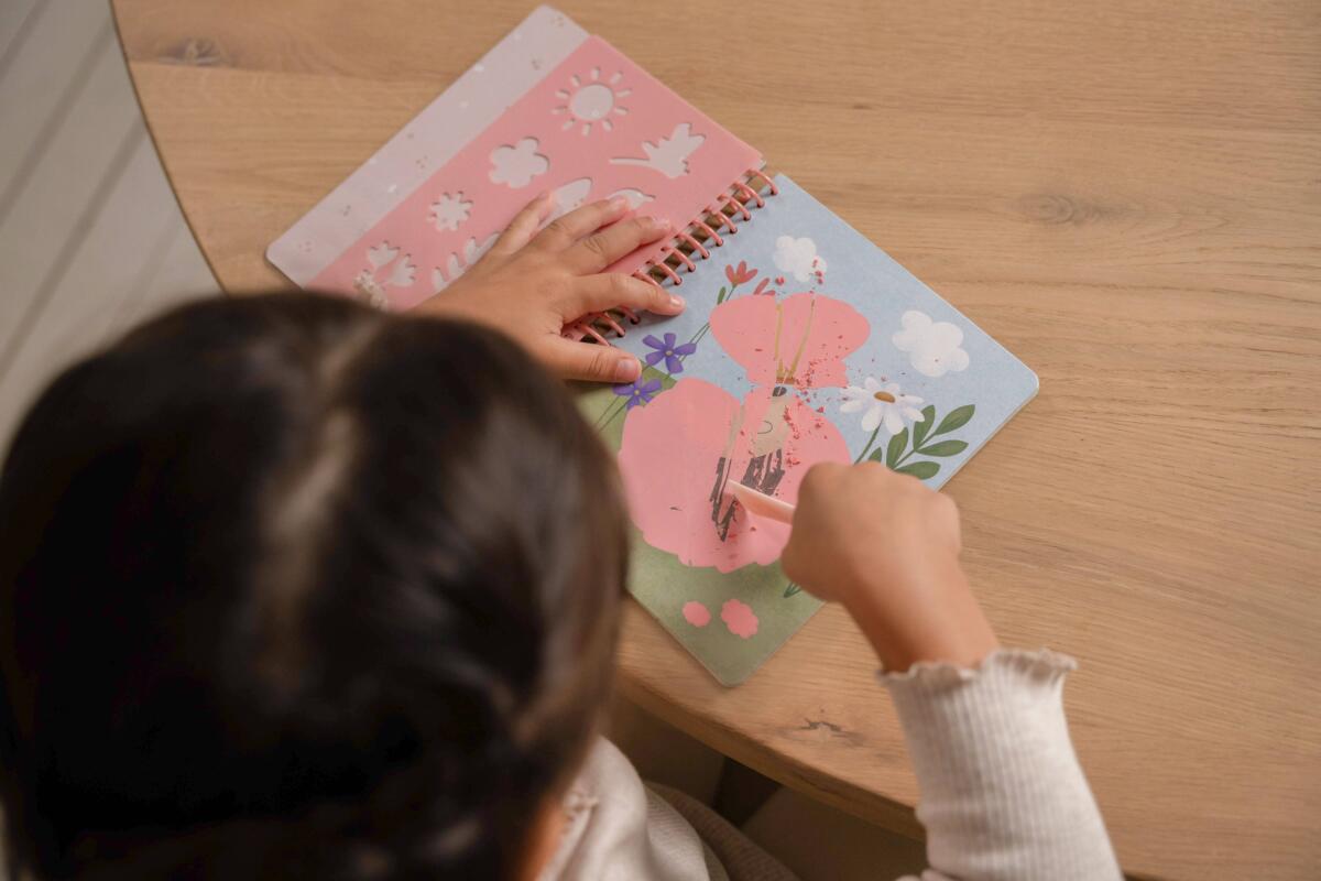 Skrāpējāmā grāmata Rosa & Friends, Scratch & Sketchbook, Little Dutch, LD125537