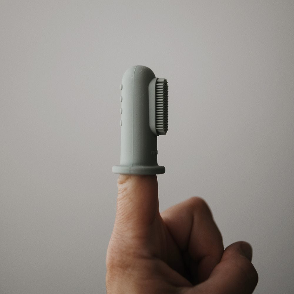 Silikona pirkstu zobu birste mazuļiem, Finger Toothbrush, Cambridge Blue/Sand, Mushie