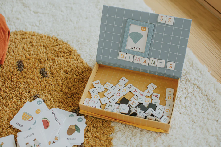 Magnētiskais alfabēts, Magnetic Alphabet LV-ENG, Tutu Family