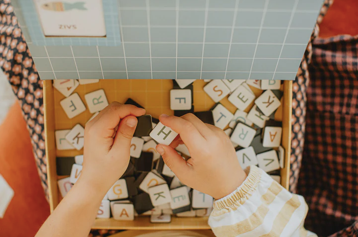 Magnētiskais alfabēts, Magnetic Alphabet LV-ENG, Tutu Family