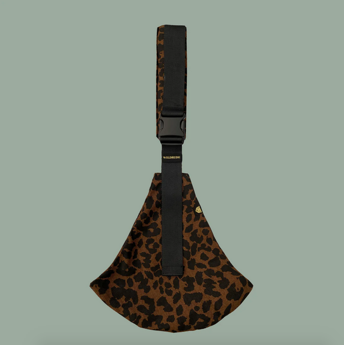 Bērna nešanas soma / josta Wildride Toddler Carrier Print Brown Leopard, www.rocketbaby.lv